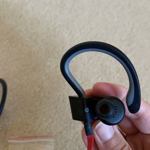 Power beats wireless headphones - Picture 3 of 3